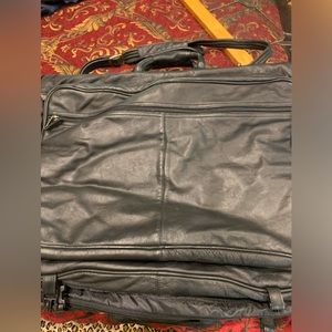 Vintage Canyon Outback Suit/ Over Night Bag Leather in Black